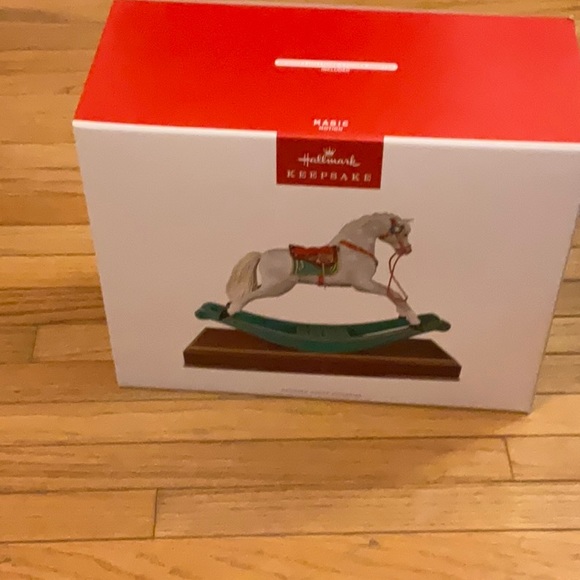 Hallmark Rocking Horse Memories - Picture 3 of 12